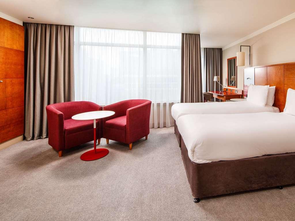 Mercure Cardiff Holland House Hotel & Spa Room photo